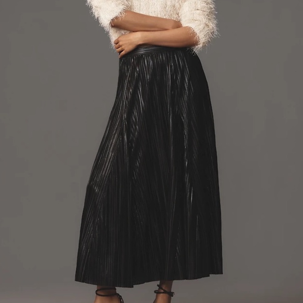 Elegant Gray Pleated Skirt